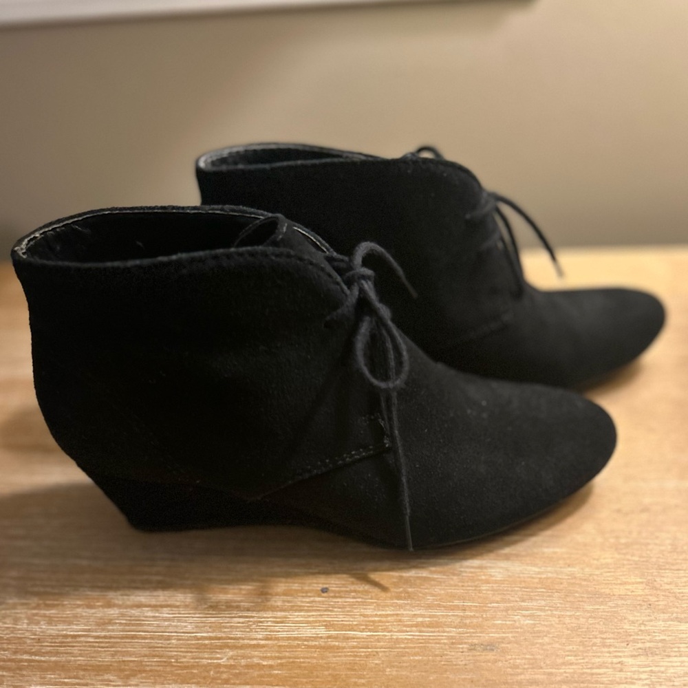 Nine West Joanis Black Suede Lace-Up Wedge Booties size 8M